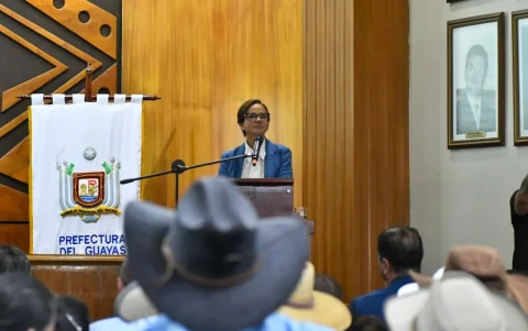 Entre aplausos y lágrimas, Marcela Aguiñaga presentó su última rendición de cuentas antes de oficializar su salida de la Prefectura del Guayas.