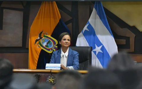 La prefecta Marcela Aguiñaga deja el cargo después de ser electa en 2023.