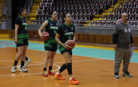 Deportivo Quito apoya a los equipos femenino y masculino de Spartans.