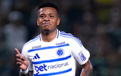 Keny Arroyo abrió el marcador para Cruzeiro ante Palmeiras.