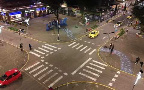 En la Plaza Foch, los negocios nocturnos enfrentan una nueva caída en la reactivación del sector.