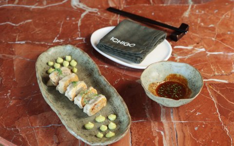 La cocina mexicana y japonesa se encuentran en un bocado intenso y adictivo.
