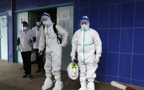 Controles sanitarios en Costa de Marfil, uno de los países africanos afectados por el ébola.