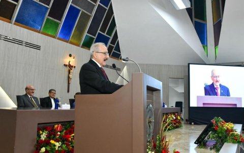 Durante el acto institucional, el rector Walter Mera Ortiz resaltó los avances en innovación, internacionalización y posgrados.