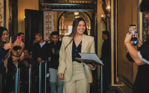 Tatiana Coronel ejerce actualmente la Alcaldía de Guayaquil de forma subrogante mientras Aquiles Álvarez enfrenta procesos judiciales y administrativos.