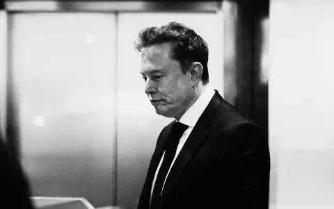 Musk en Edificio Federal Ronald V. Dellums
