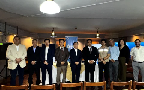 Reunión de evaluación para la construcción de una PTAR en vía a la costa.