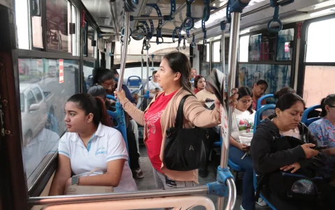 Tensión. Durante los viajes, es inevitable que los pasajeros sientan temor a ser asaltados.
