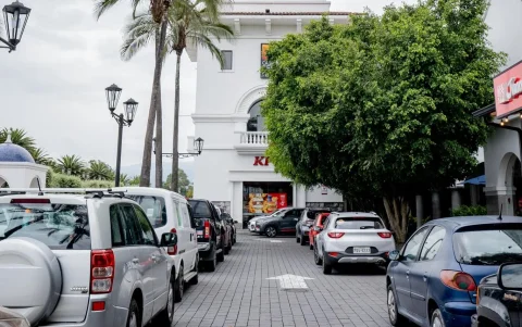 Imagen de los exteriores del centro comercial San Luis Shopping, en donde está ubicado el local de Friday's que cerró sus puertas.