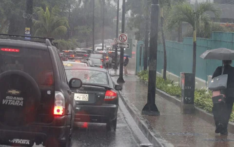 En épocas de lluvias, el mantenimiento de neumáticos es vital.
