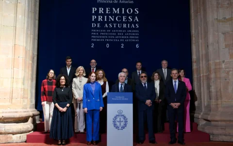 El presidente del jurado del Premio Princesa de Asturias de Cooperación Internacional, Gustavo Suárez(c), anuncia que la Bóveda Global de Semillas de Svalbard (Noruega) ha obtenido el premio.