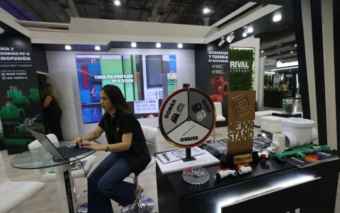 Rival Tubos ganó como uno de los mejores stands en la feria Edifica.