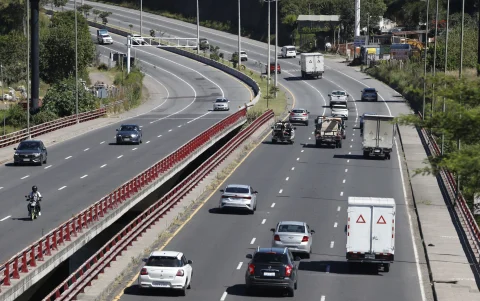 Por la Ruta Viva circulan más de 70.000 vehículos a diario. Es la principal vía que conecta el aeropuerto y el valle de Tumbaco con Quito.