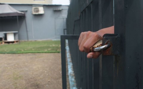 Las rejas han provocado que algunos de los parques ya no sean para todos, sino solo para quienes tienen las llaves de los portones. Otras puertas están con candado.
