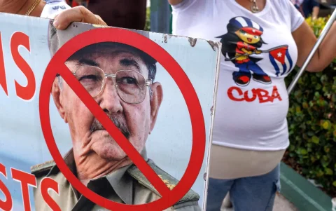 Cubanos en el exilio celebran el Día de la República de Cuba en Miami, Florida, EE. UU., el 20 de mayo de 2026.