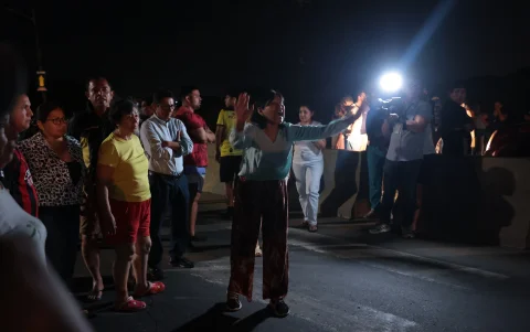 Indignación. Decenas de familias salieron la noche del siniestro a la calle, para exigir respuestas y no ser víctimas ni testigos de más muertes.
