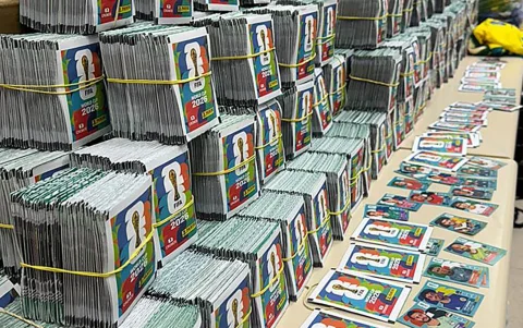 Agentes brasileños hallan estampas y camisetas piratas en Nova Iguaçu, investigan red