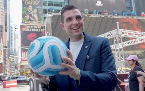 El director comercial de la Asociación de Fútbol Argentino (AFA), Leandro Petersen, posa durante un acto en Nueva York (Estados Unidos).