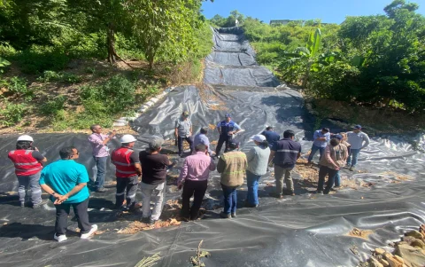 Municipio revisó la zona afectada por deslave en Bosques de la Costa.