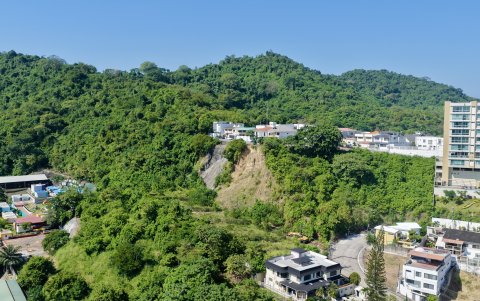 Obras en Los Ceibos buscan evitar nuevos daños por deslizamientos.