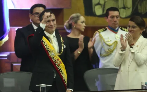 Daniel Noboa también anuncia compra de medicinas de su informe a la Nación