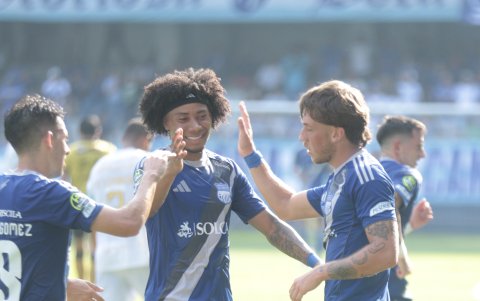 Celebración a lo grande de Emelec ante Macará, doblete de Klimowicz.