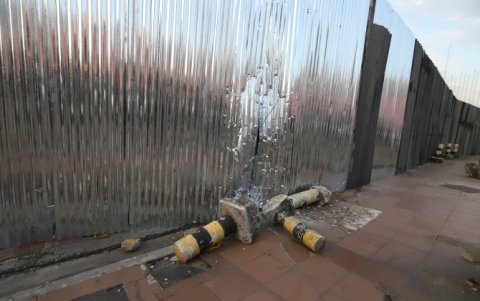 La abertura de la calle Cuenca fue reparada tras el reportaje de EXPRESO sobre los saqueos en el edificio.