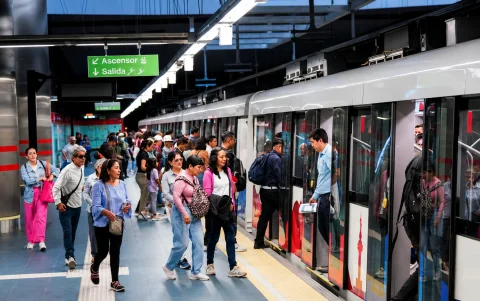 El Metro de Quito conecta el sur y norte de la ciudad con 15 estaciones.