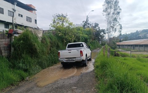 Existen tramos de la calle Bethoven que están tomadas por construcciones fuera de la línea de fábrica.