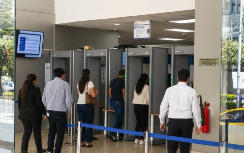 En la capital existen sistemas de detección de armas y otros controles, que reducen
el riesgo de los operadores judiciales.