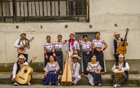 La música y danza de Humazapas surge de la cosmovisión andina y se nutre de mitos, leyendas y saberes ancestrales