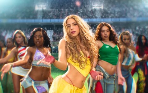 Shakira en el video de Dai, Dai.