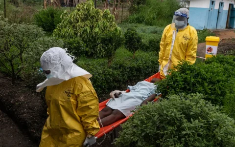 El periodo de incubación del virus (entre la infección y la aparición de síntomas) varía de 2 a 21 días