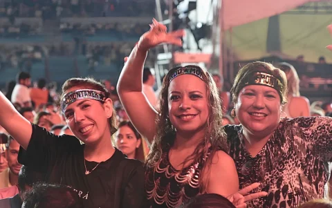 El estadio Modelo reunió a miles de fanáticos que corearon junto a Ricardo Montaner los éxitos más emblemáticos de su carrera.