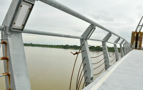 Moradores aseguran que el abandono del puente ha impactado negativamente en el turismo y la dinámica comercial del sector.
