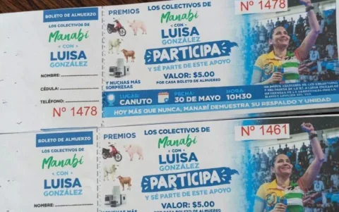 Boletos de la rifa organizada por militantes de Revolución Ciudadana en Manabí para recaudar fondos tras la multa impuesta por el TCE.