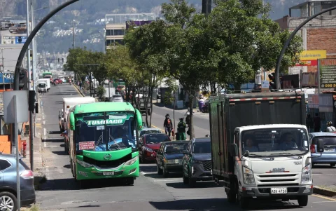 El incremento poblacional en los valles ha superado la capacidad actual del transporte público en Tumbaco.