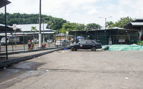 Un asesinato se cometió en uno de los andenes del mercado municipal Montebello, ubicado en el noroeste de Guayaquil.