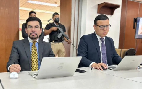 El fiscal general del Estado encargado, Carlos Alarcón (d),lleva adelante la investigación sobre el caso Progen.