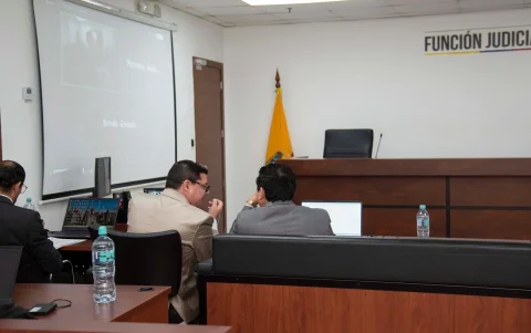 El fiscal Dennis Villavicencio (centro) expuso los elementos en contra de los familiares de Álvarez para solicitar que sean vinculados al caso Goleada.