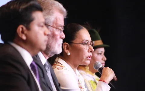 En 2019, la presidenta del CNE, Diana Atamaint, enfrentó un proceso de juicio político por incumplimiento de funciones que no prosperó.