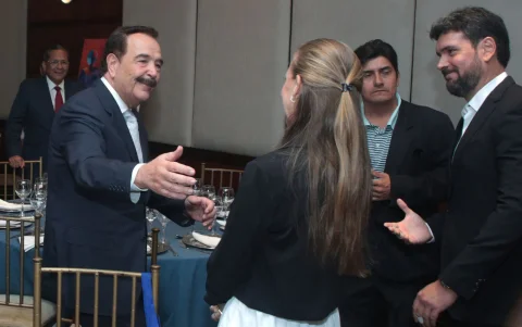Una de las últimas apariciones públicas de Jaime Nebot fue en una conferencia que ofreció en la Cofradía de la Perla, en Guayaquil.