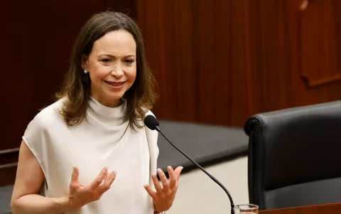 La líder opositora venezolana y premio Nobel de la paz María Corina Machado habla en la Asamblea Nacional de Panamá.