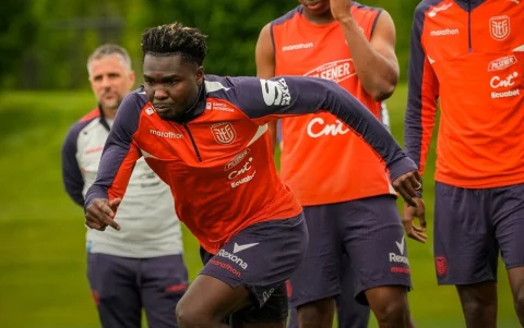 Jordy Caicedo en el entrenamiento de Ecuador para el duelo ante Arabia Saudita.