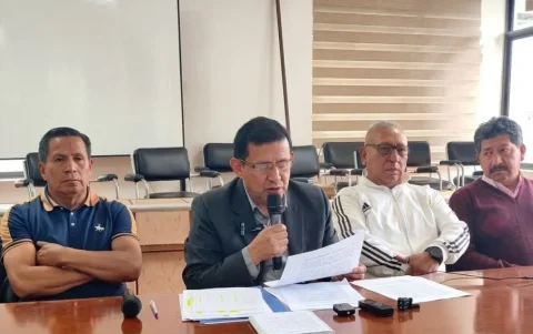 Manuel Zamora, junto a dirigentes de la transportación urbana de Ambato, ratificaron racionalizar el servicio desde el 1 de junio. Trabajarán solo seis horas.