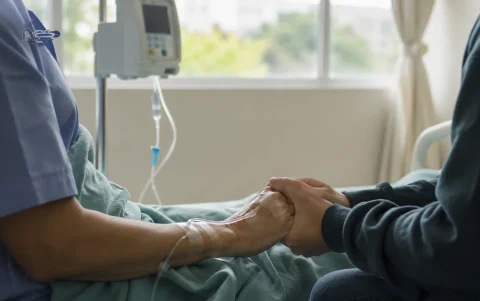 Medicamentos de alta especialidad adquiridos por el IESS serán distribuidos en hospitales de tercer nivel y unidades médicas del país para pacientes con enfermedades raras.