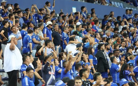 Los hinchas de Emelec celebraron el triunfo de su equipo.