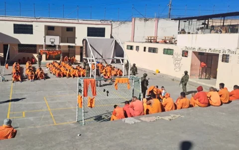 Los operativos evidencian que persiste el ingreso de objetos prohibidos a las prisiones.