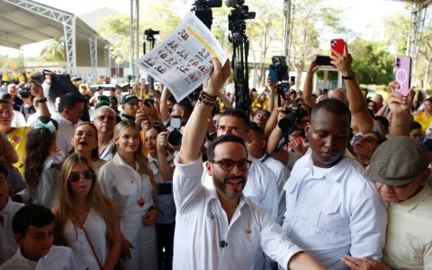 El abogado y empresario desafió las encuestas y avanzó a la segunda vuelta presidencial.