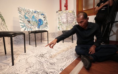Doce artistas transforman recuerdos, emociones y experiencias en una muestra que promueve la empatía y el reconocimiento de las personas más allá de cualquier diagnóstico.